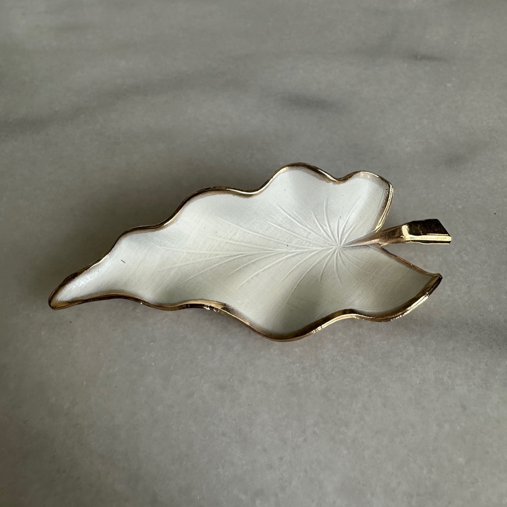 VINTAGE • Retro Alocasia Leaf Brooch Floral Bohemian Boho Retro Plant Witch Pin